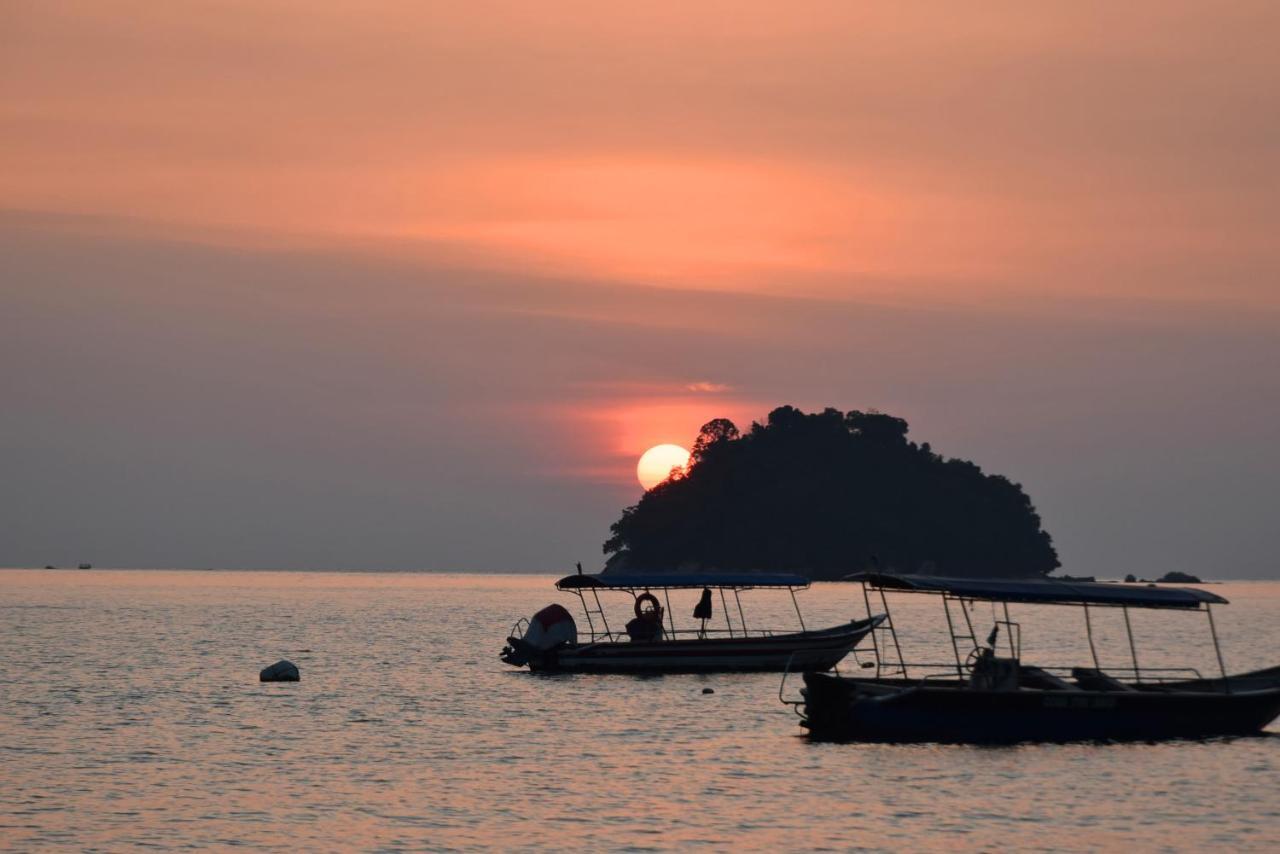 Avi Pangkor Beach Resort Kampong Pasir Bogak Kültér fotó