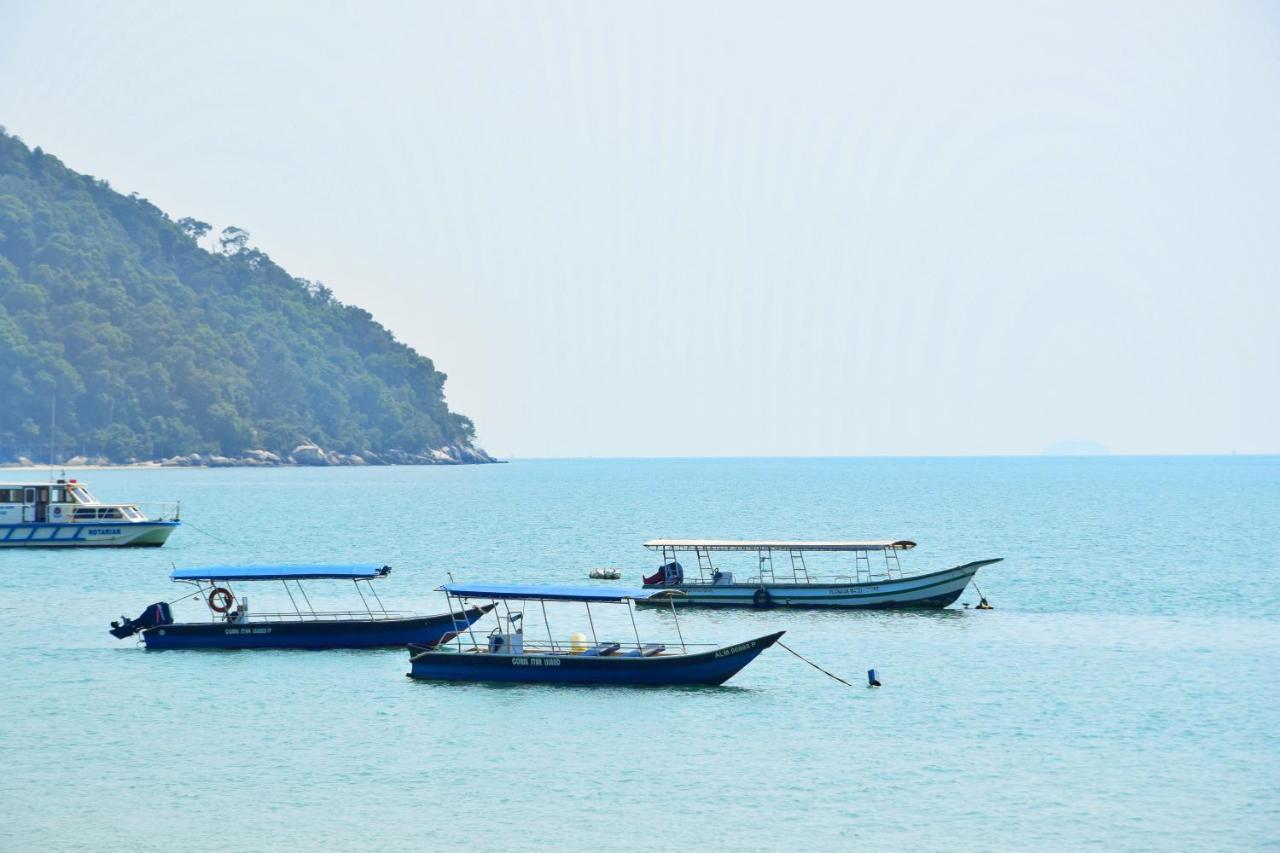 Avi Pangkor Beach Resort Kampong Pasir Bogak Kültér fotó